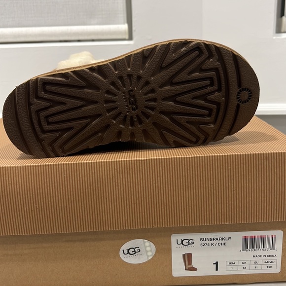 UGG Australia kids tall boots size 1 - Picture 4 of 6